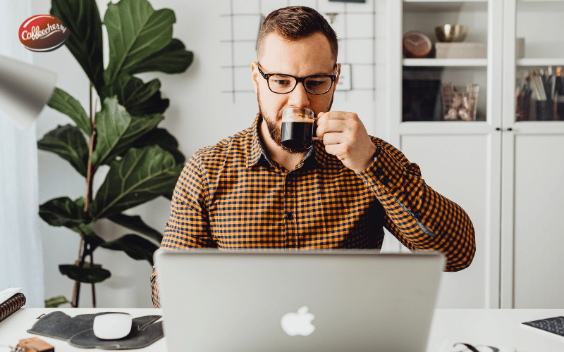 nguoi-bi-trao-nguoc-da-day-co-nen-uong-ca-phe-nguyen-chat (3)